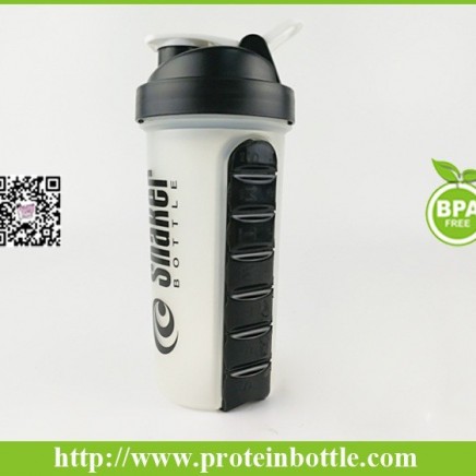 New Patent 700ml protein shaker cup with 7 days pill box